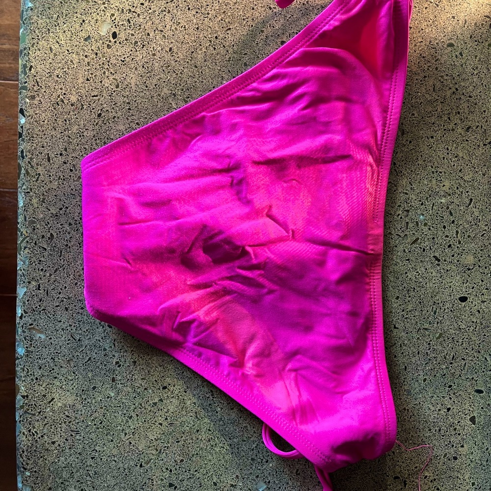 pink bikini - Picture 5 of 5